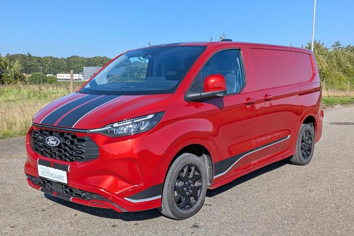 Rød Ford Transit Custom 320 L1 fra 2024