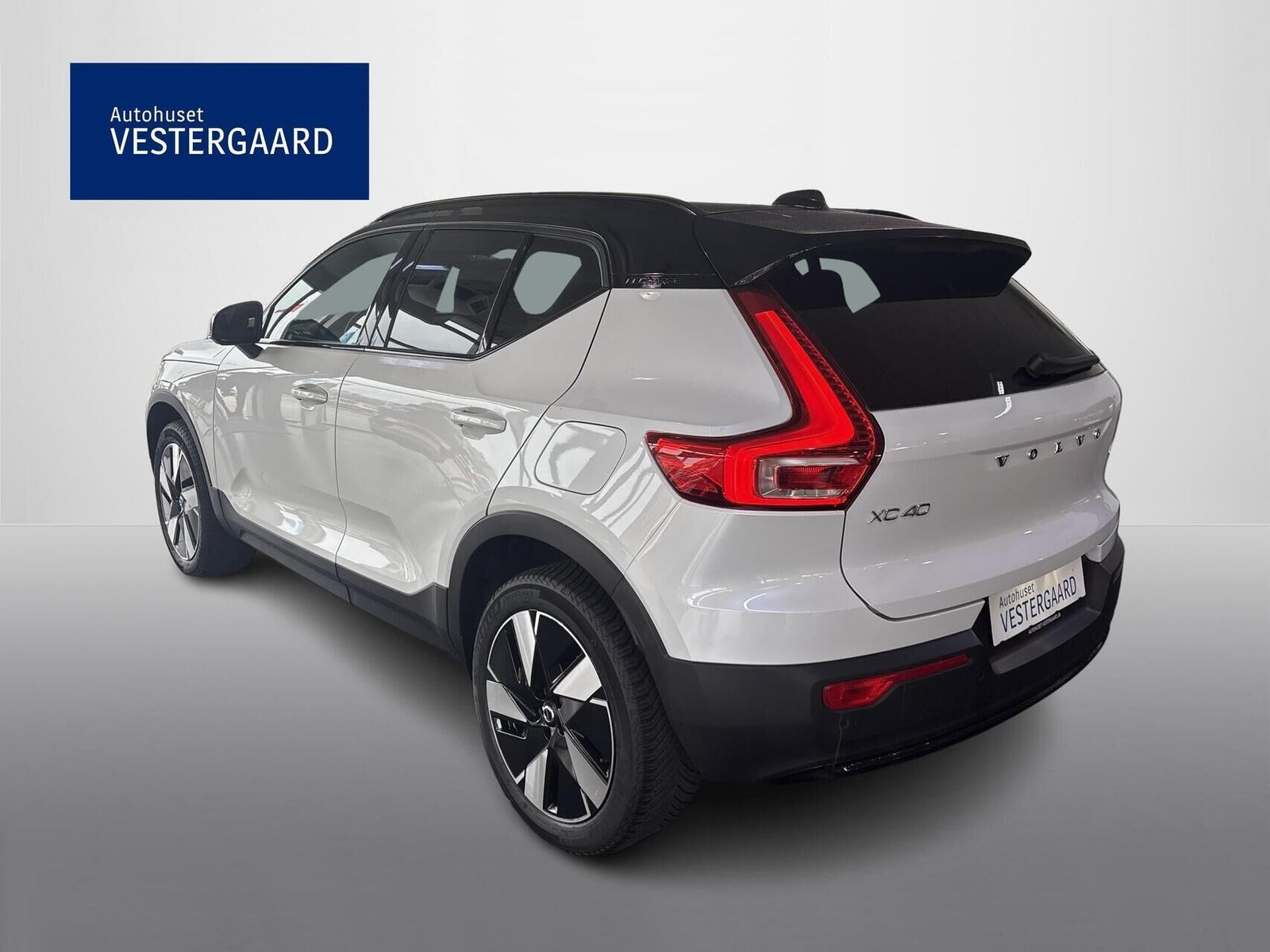 Hvid Volvo XC40 fra 2023