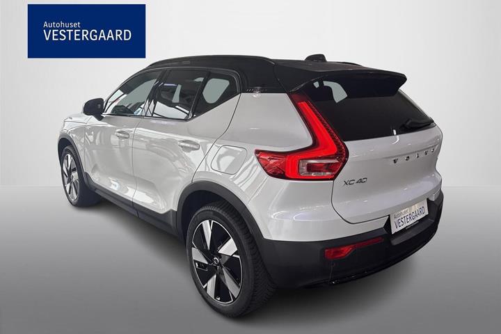 Hvid Volvo XC40 fra 2023