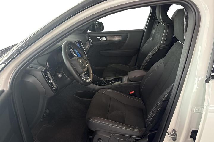Hvid Volvo XC40 fra 2023