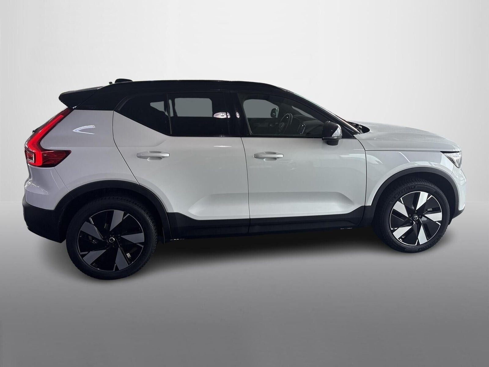 Hvid Volvo XC40 fra 2023
