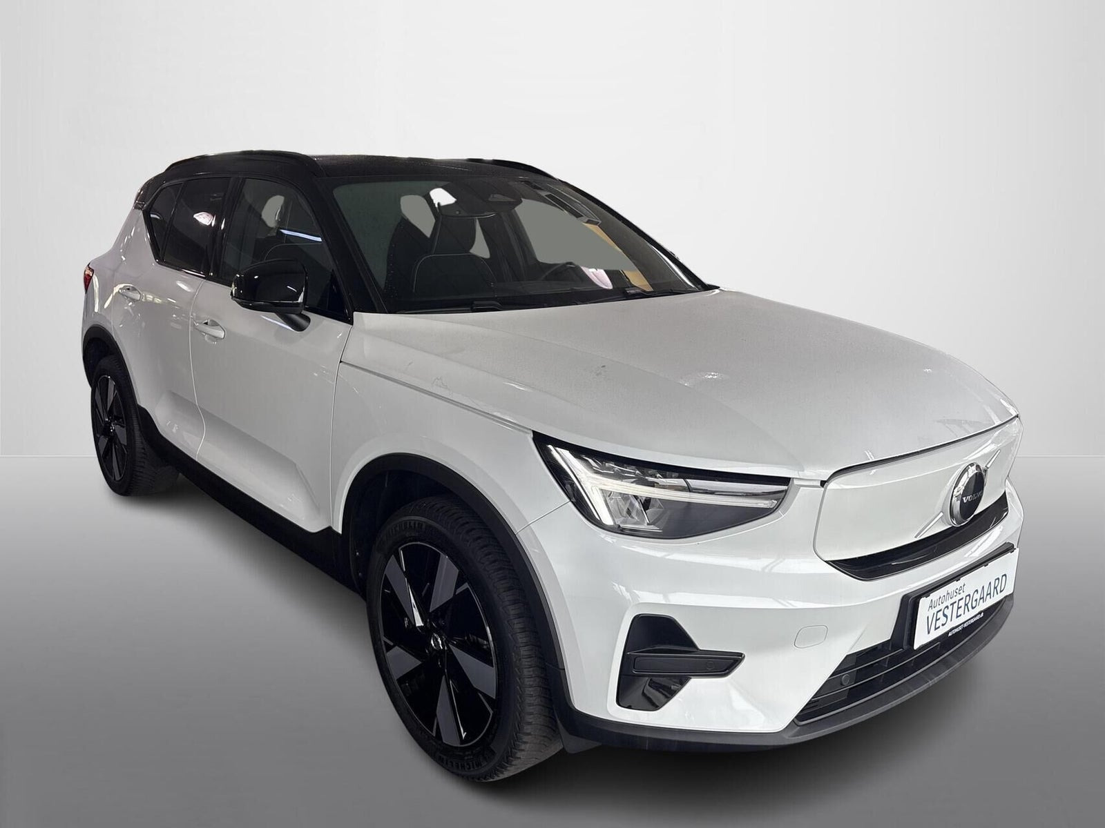 Hvid Volvo XC40 fra 2023