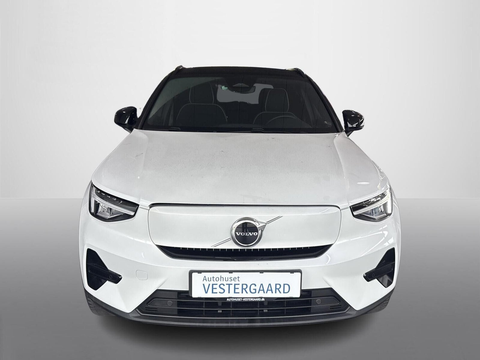 Hvid Volvo XC40 fra 2023