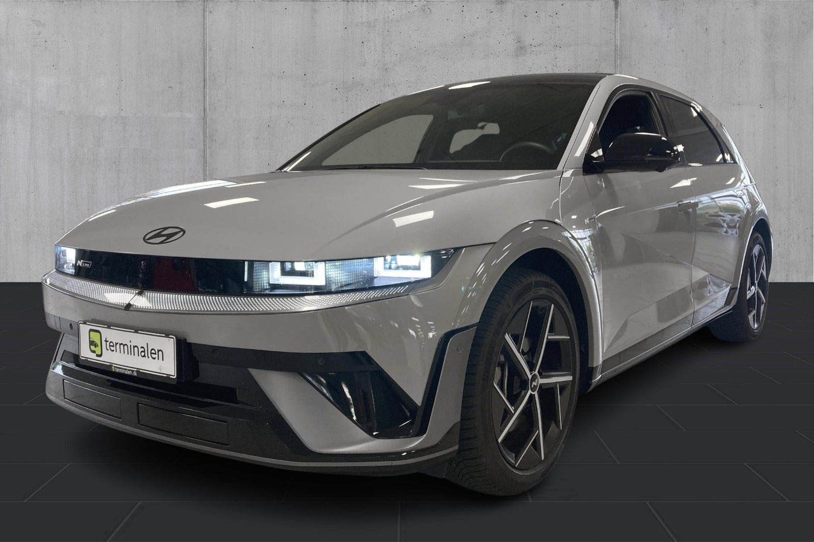 Grå Hyundai Ioniq 5 fra 2025