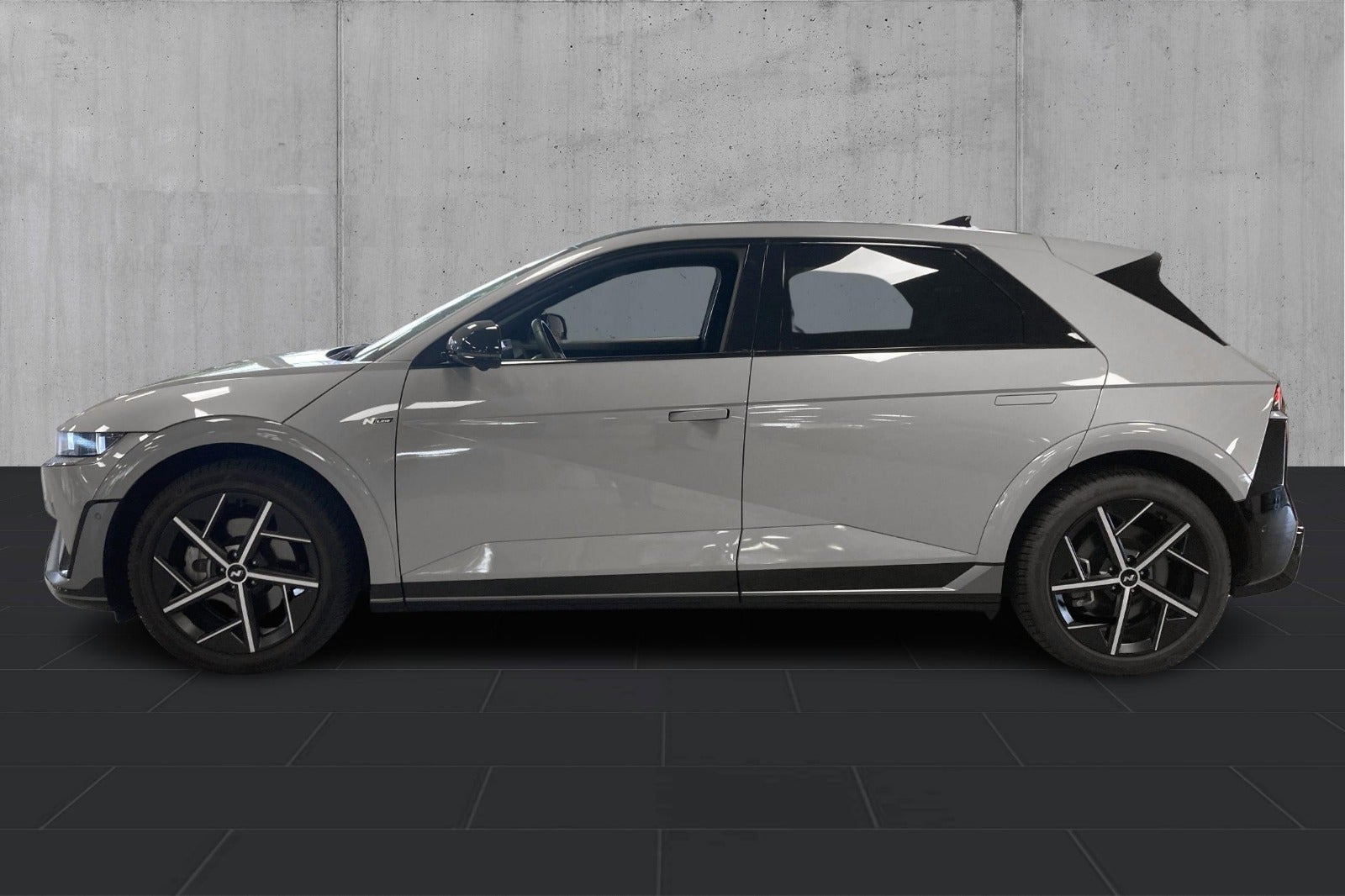 Grå Hyundai Ioniq 5 fra 2025