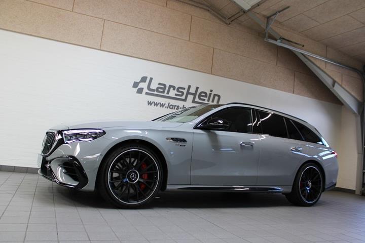 Grå Mercedes E53 fra 2025