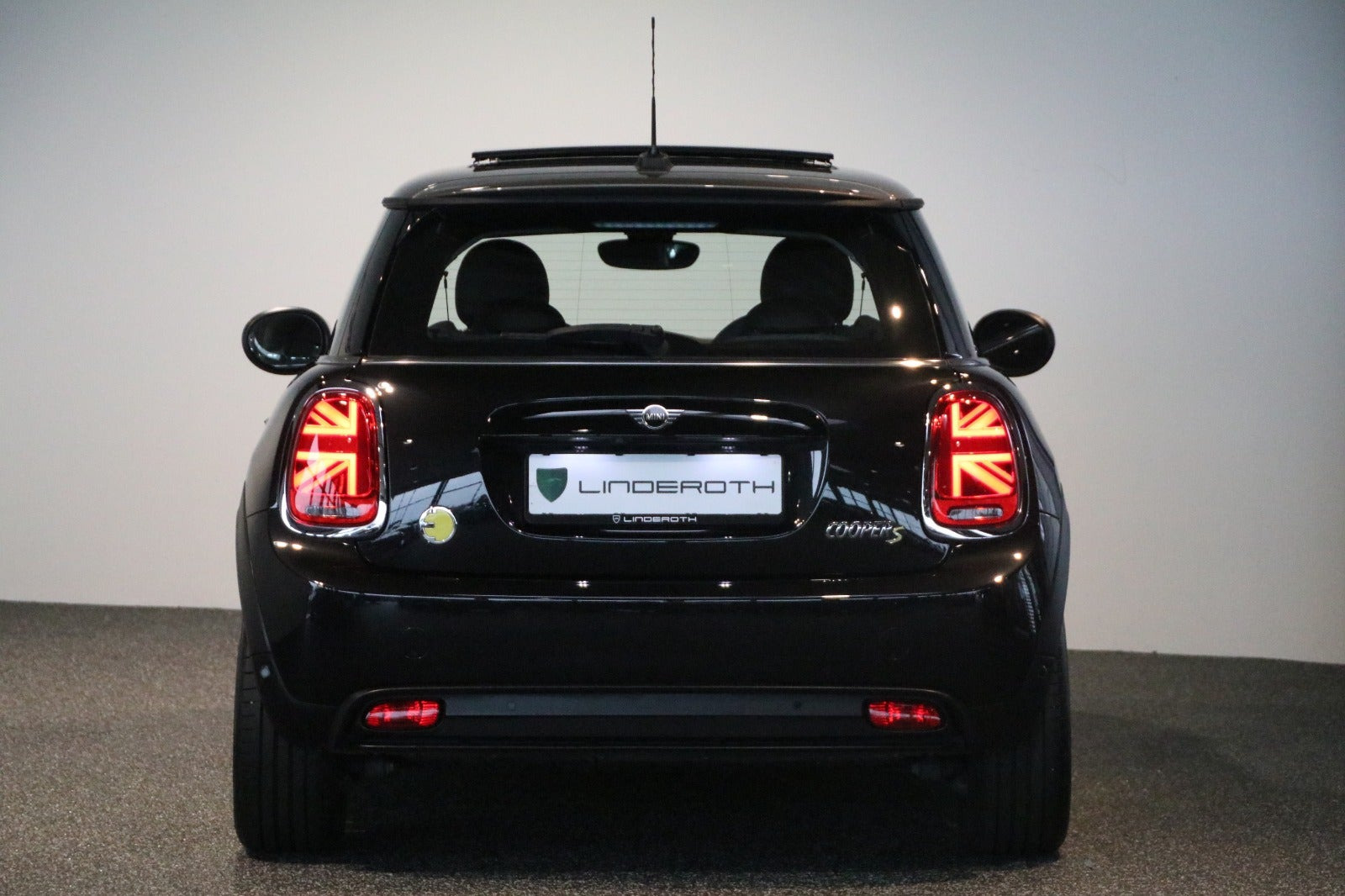 Sort Mini Cooper SE fra 2023