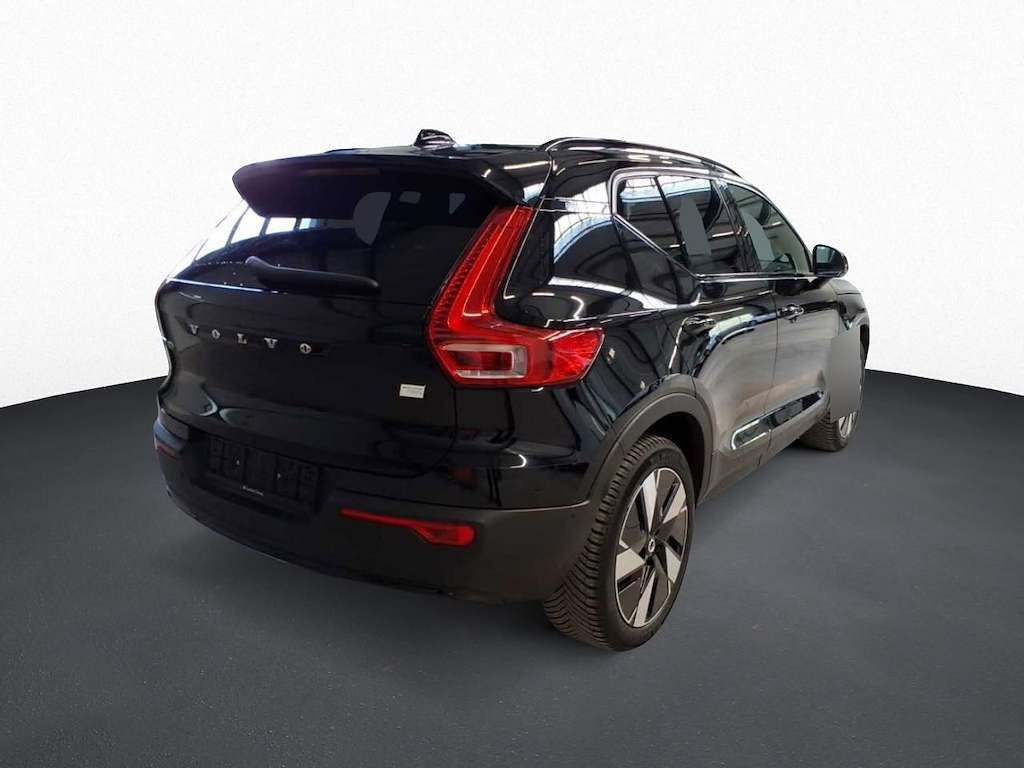 Sort Volvo XC40 fra 2024