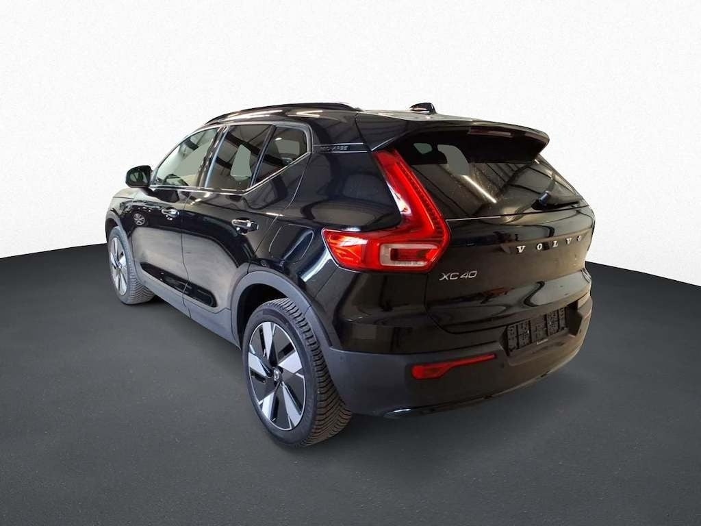Sort Volvo XC40 fra 2024