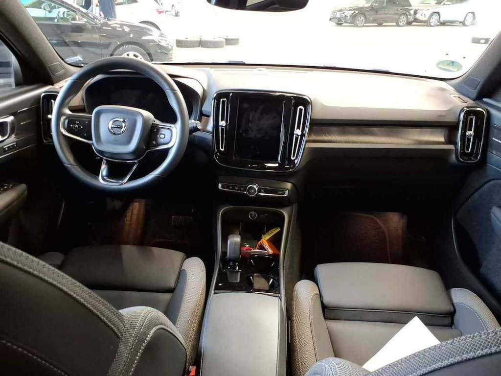 Sort Volvo XC40 fra 2024