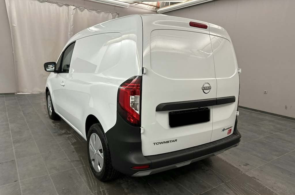 Hvid Nissan Townstar fra 2023