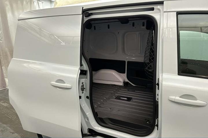 Hvid Nissan Townstar fra 2023