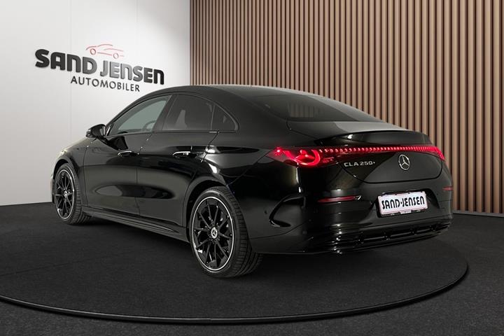 Sort Mercedes CLA250+ fra 2025