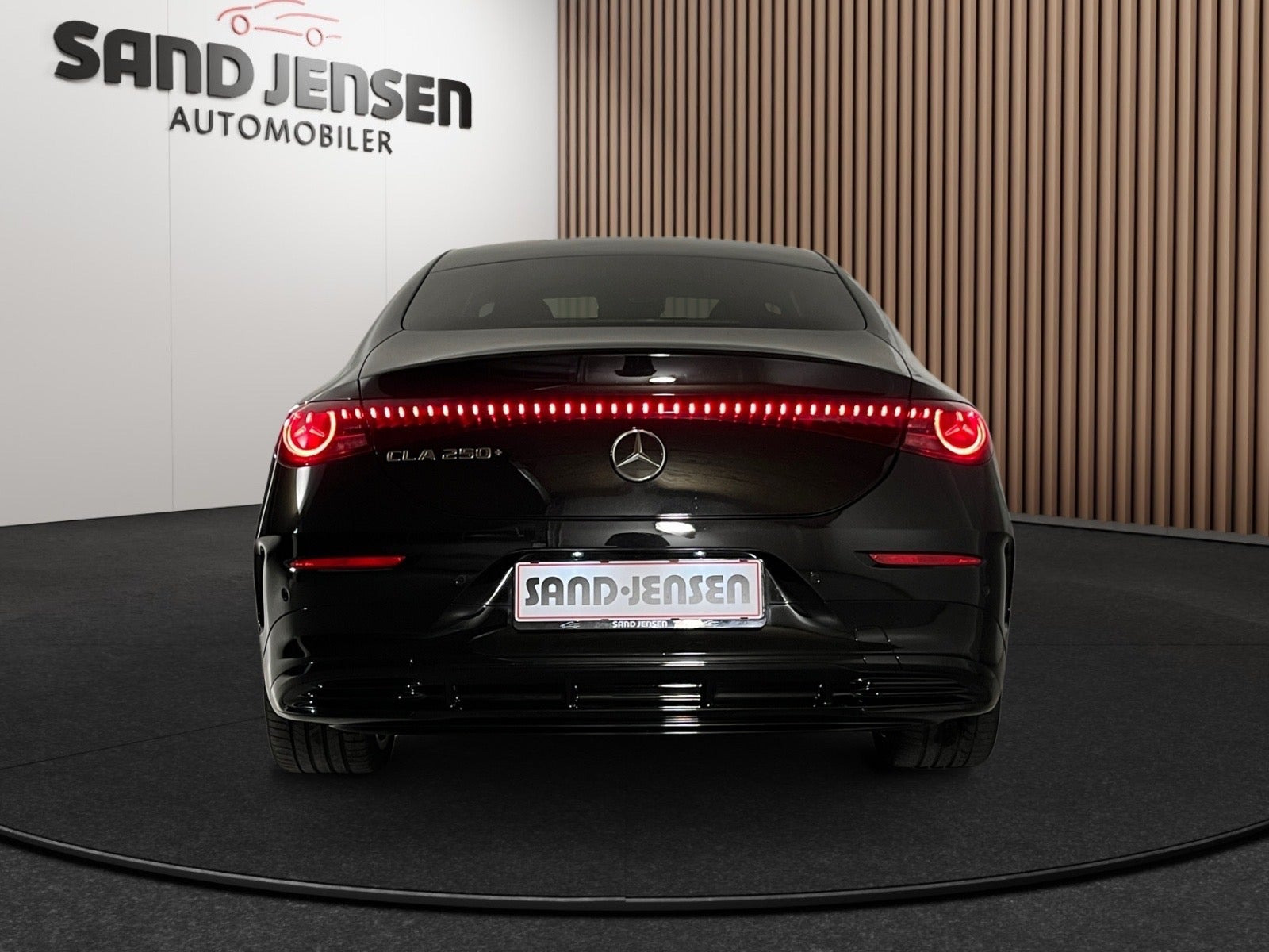 Sort Mercedes CLA250+ fra 2025