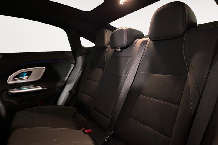 Sort Mercedes CLA250+ fra 2025