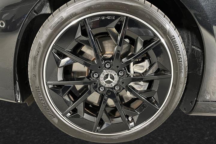 Sort Mercedes CLA250+ fra 2025