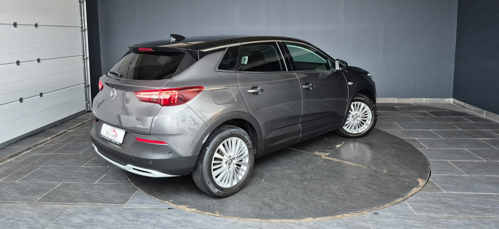 Grå Opel Grandland X fra 2019