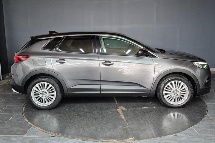 Grå Opel Grandland X fra 2019