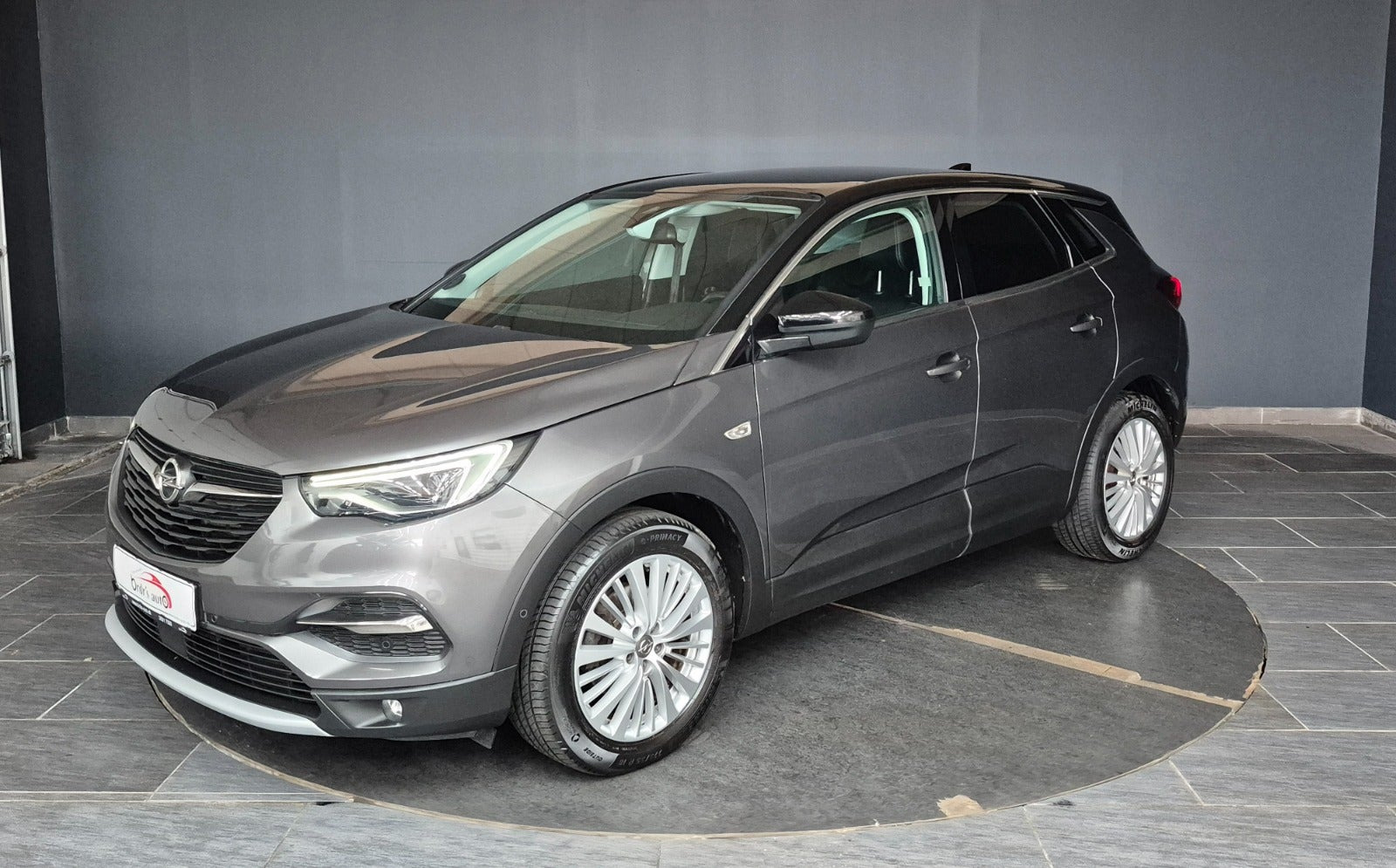 Grå Opel Grandland X fra 2019
