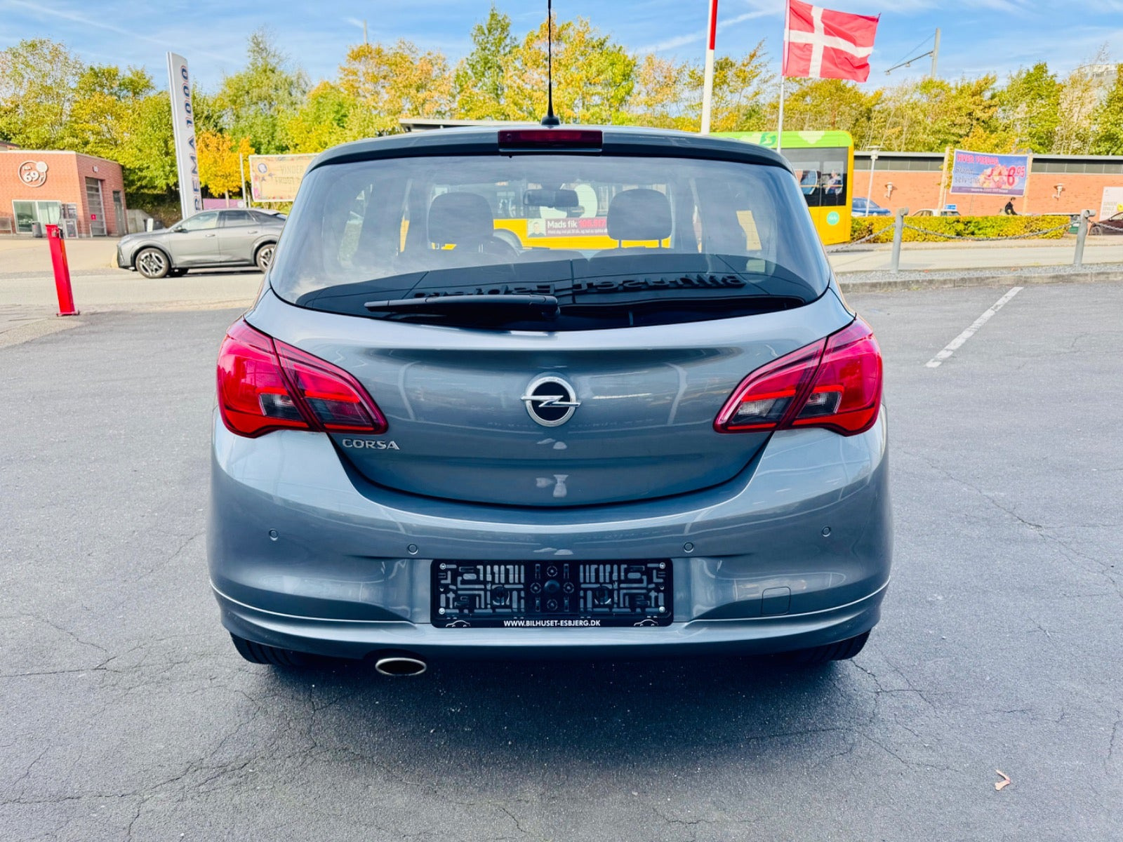 Grå Opel Corsa fra 2019