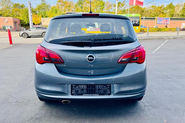 Grå Opel Corsa fra 2019