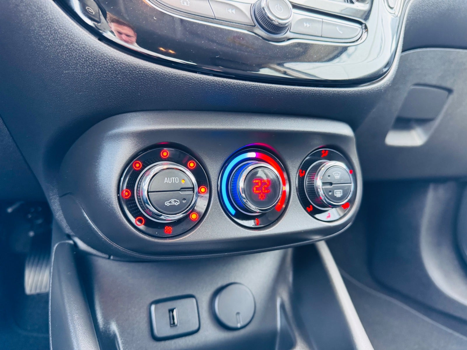 Grå Opel Corsa fra 2019