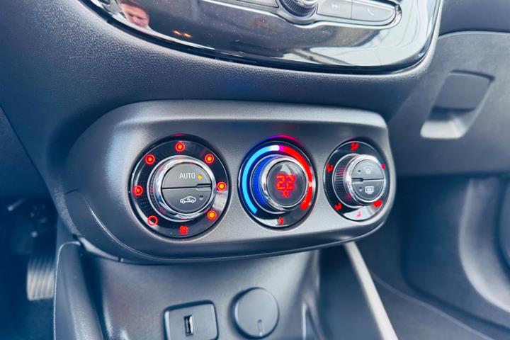 Grå Opel Corsa fra 2019