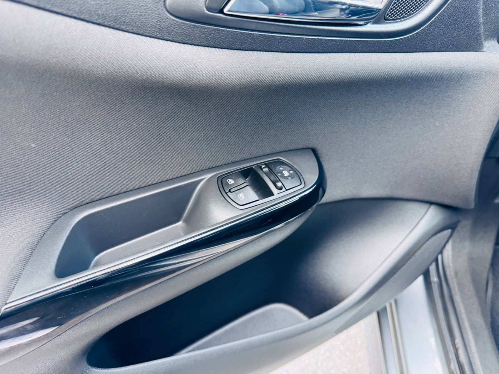 Grå Opel Corsa fra 2019