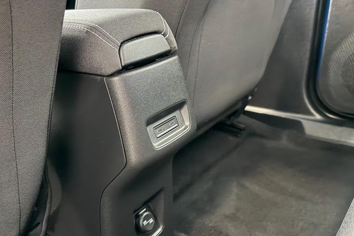 Blå Opel Frontera fra 2025