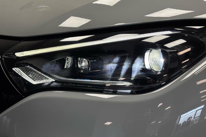 Grå Mercedes EQE300 fra 2023