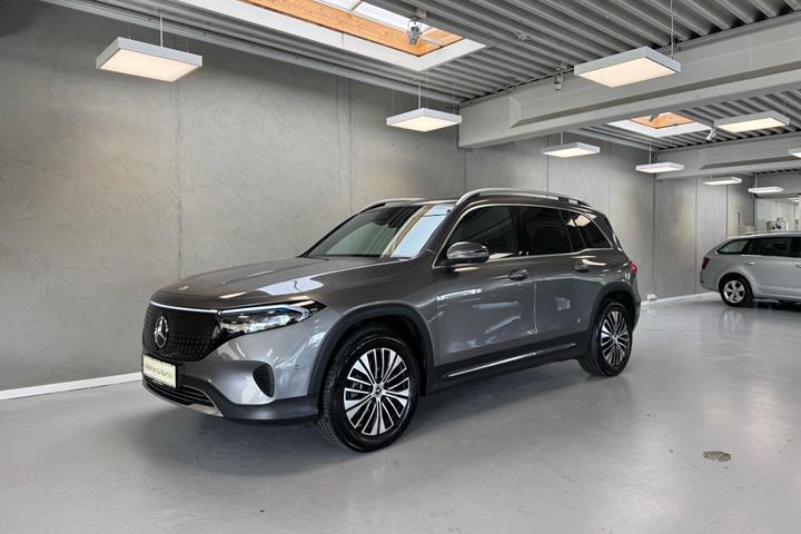 Grå Mercedes EQB250+ fra 2025