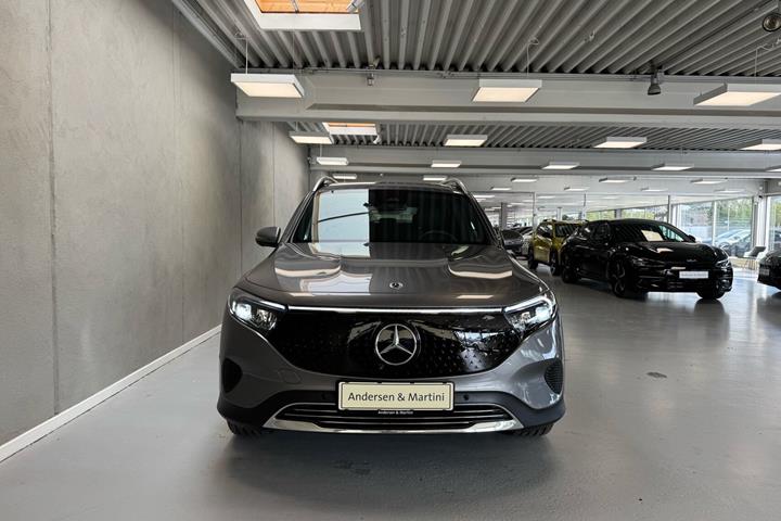 Grå Mercedes EQB250+ fra 2025