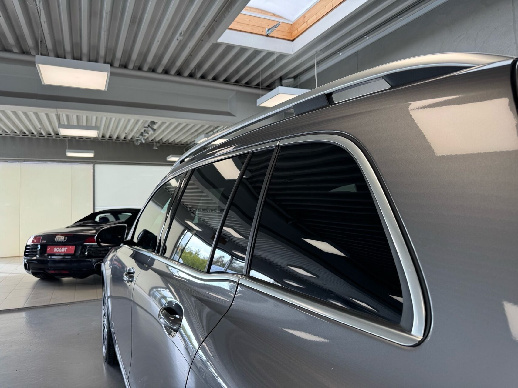 Grå Mercedes EQB250+ fra 2025