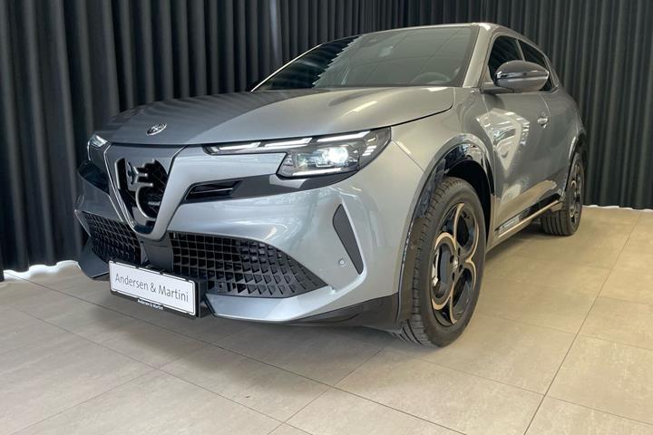 Grå Alfa Romeo Junior fra 2025