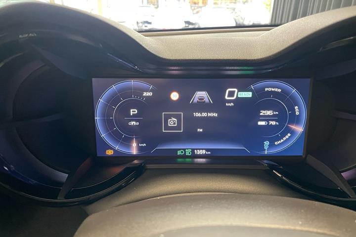 Grå Alfa Romeo Junior fra 2025