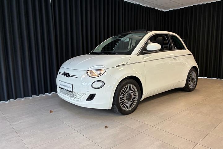 Hvid Fiat 500e fra 2023