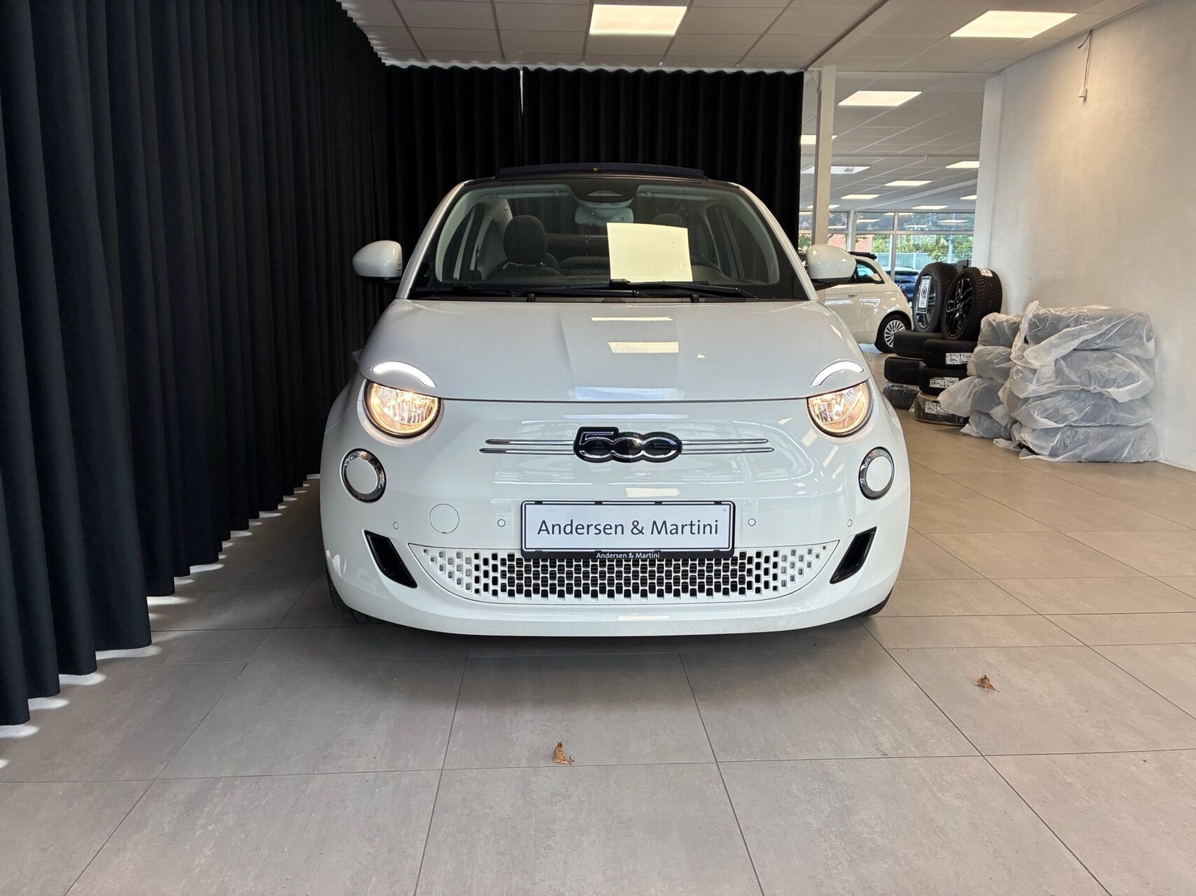 Hvid Fiat 500e fra 2023