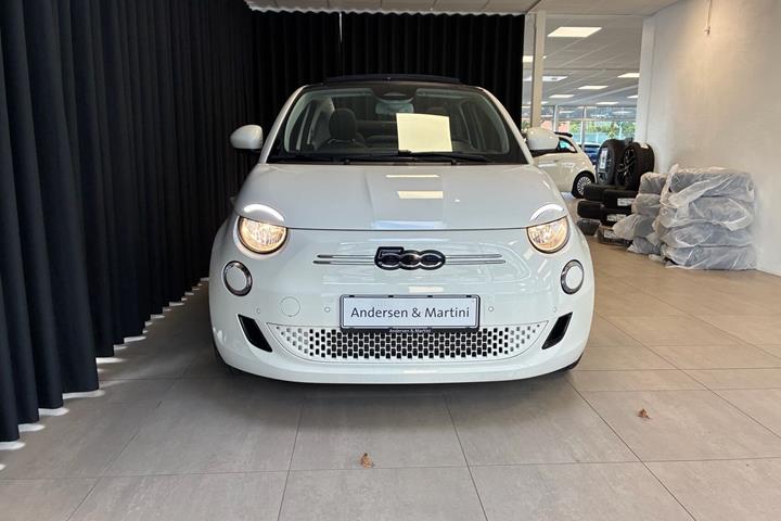 Hvid Fiat 500e fra 2023