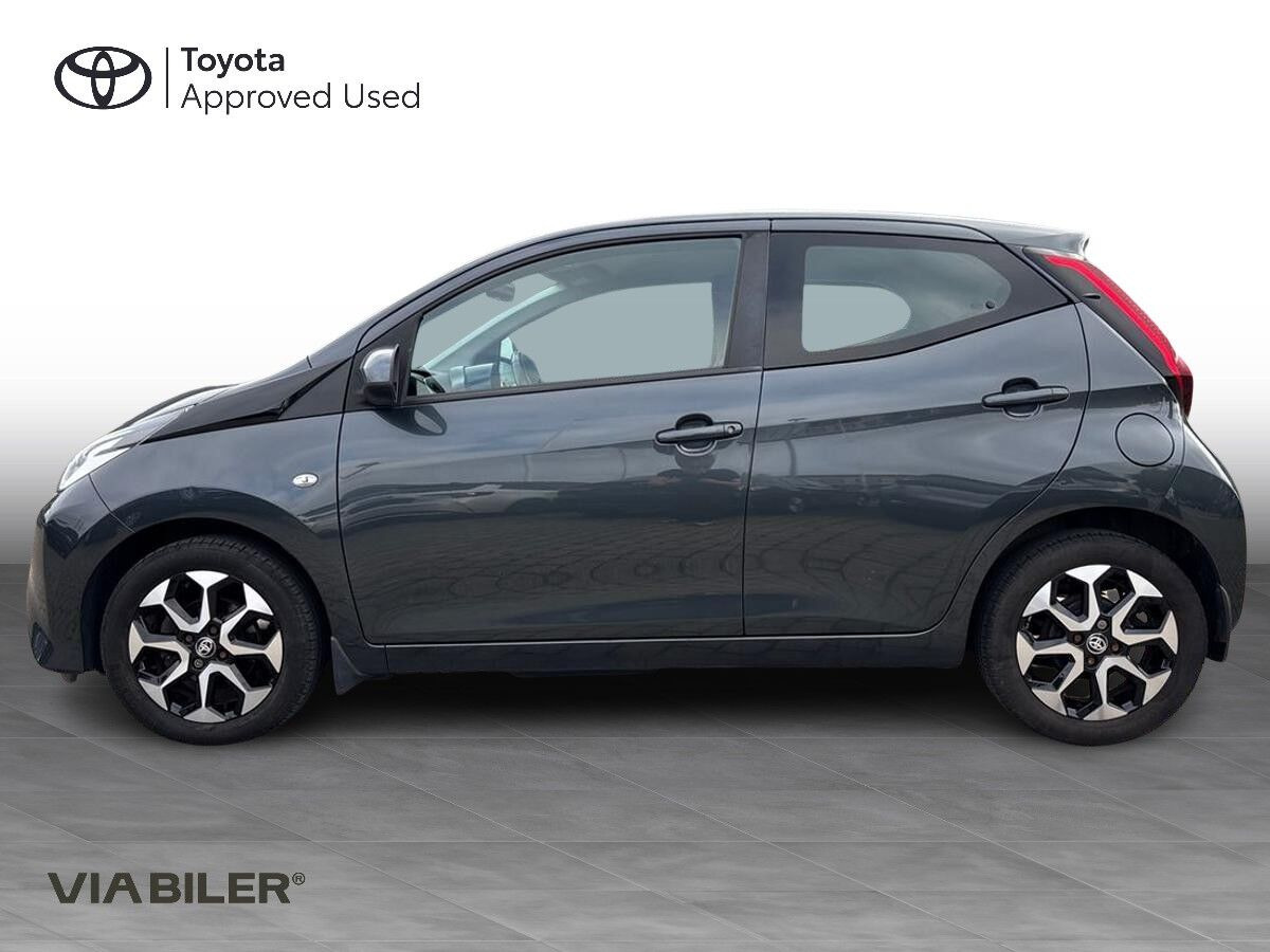 Grå Toyota Aygo fra 2019