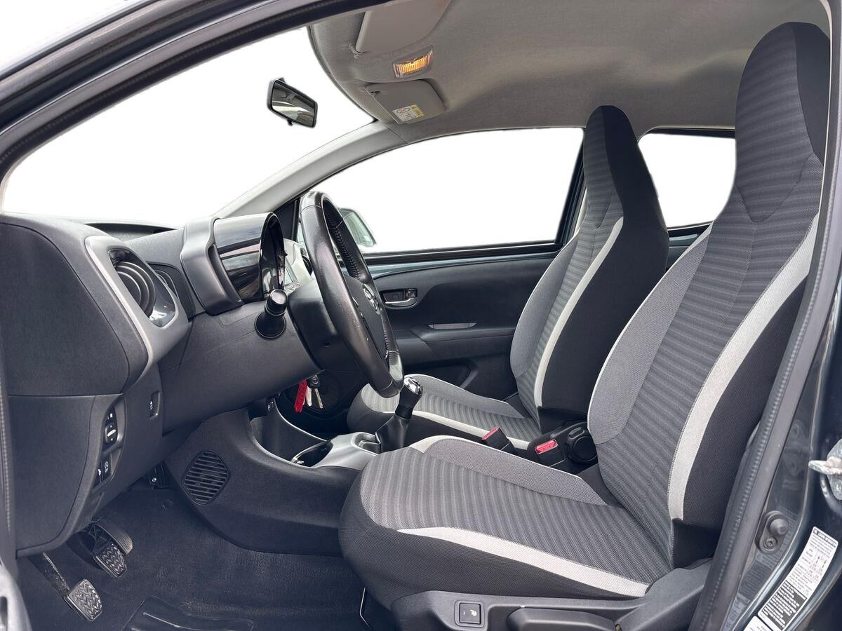 Grå Toyota Aygo fra 2019