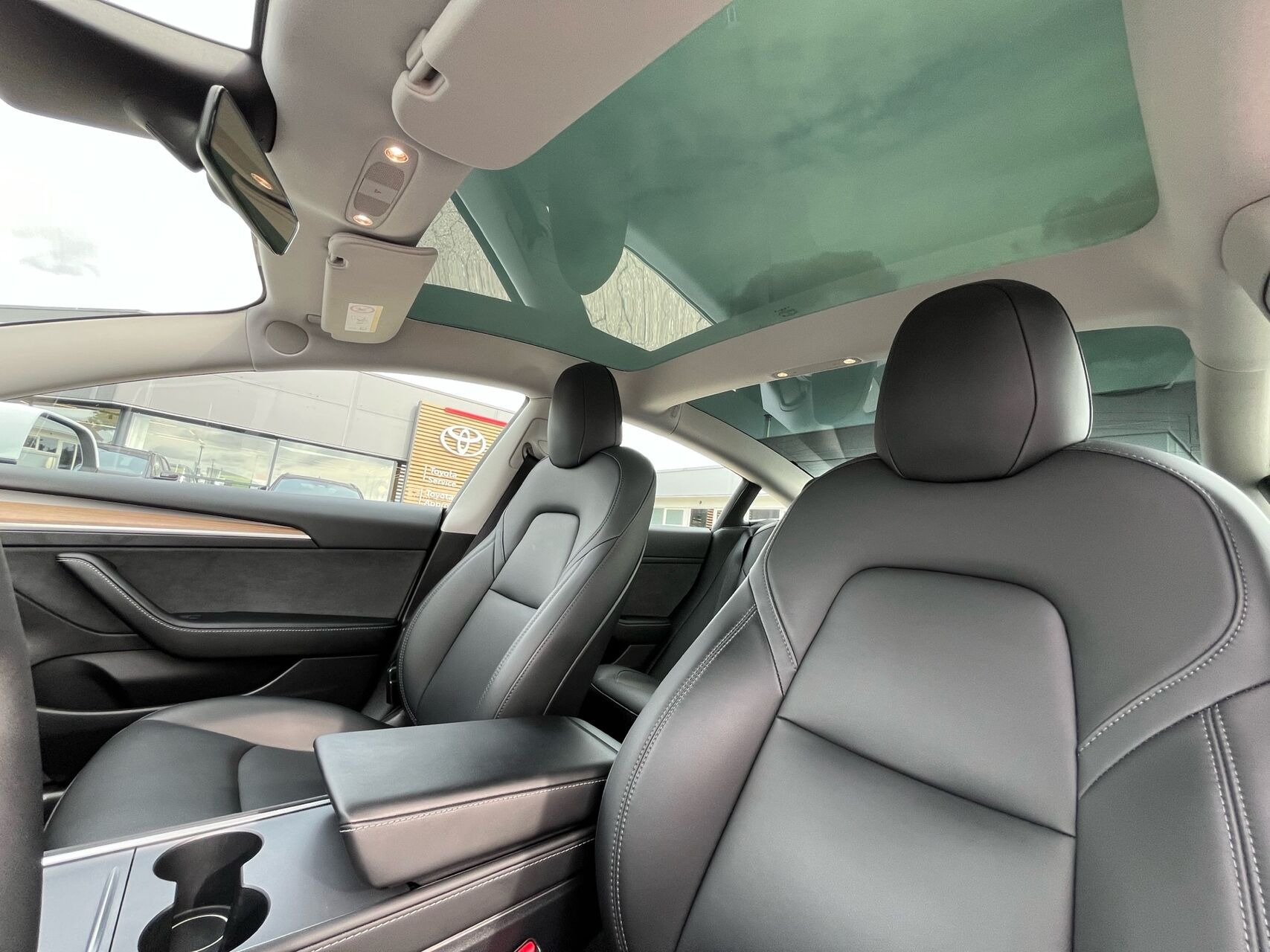 Hvid Tesla Model 3 fra 2023