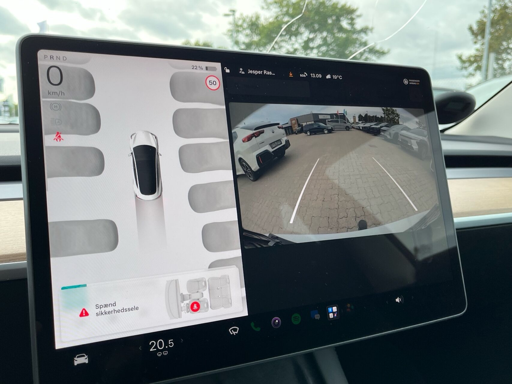 Hvid Tesla Model 3 fra 2023