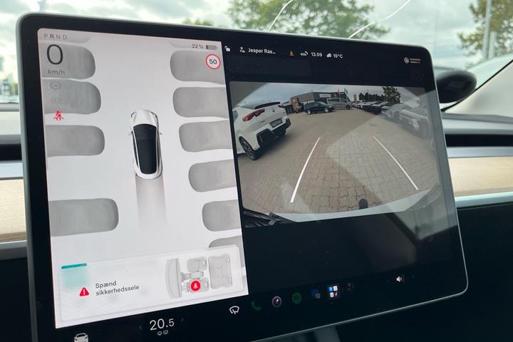 Hvid Tesla Model 3 fra 2023