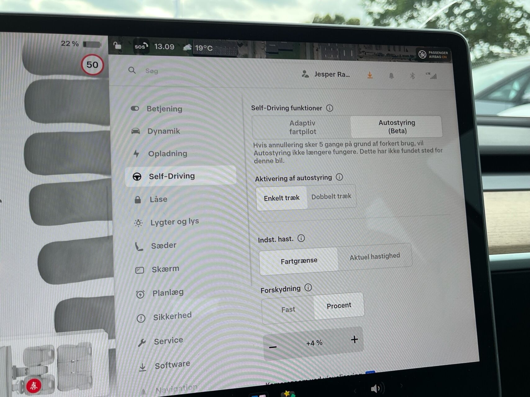Hvid Tesla Model 3 fra 2023