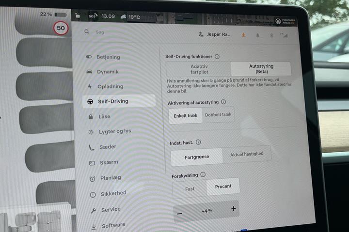 Hvid Tesla Model 3 fra 2023