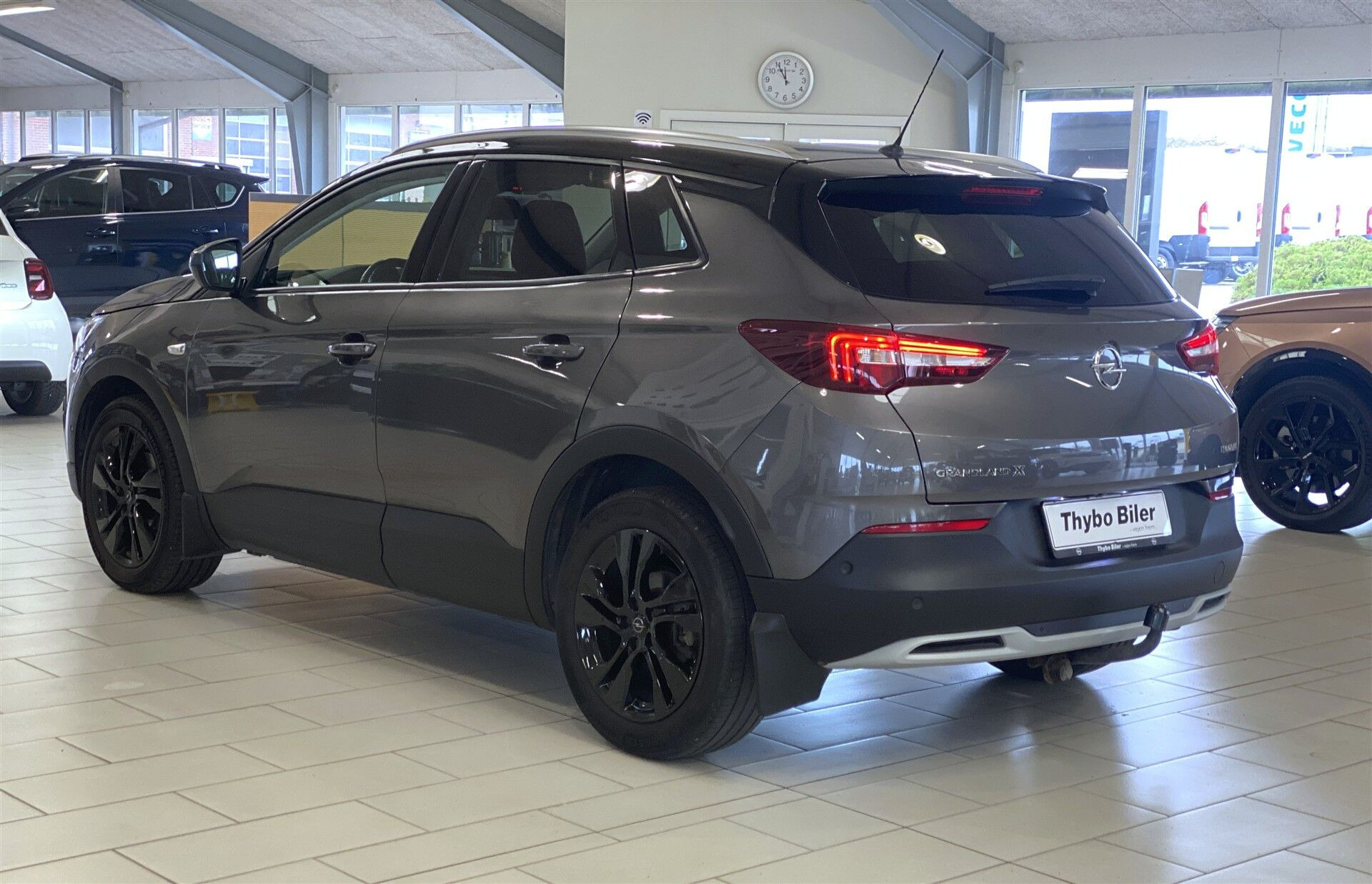 Grå Opel Grandland X fra 2021