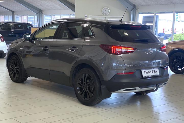 Grå Opel Grandland X fra 2021