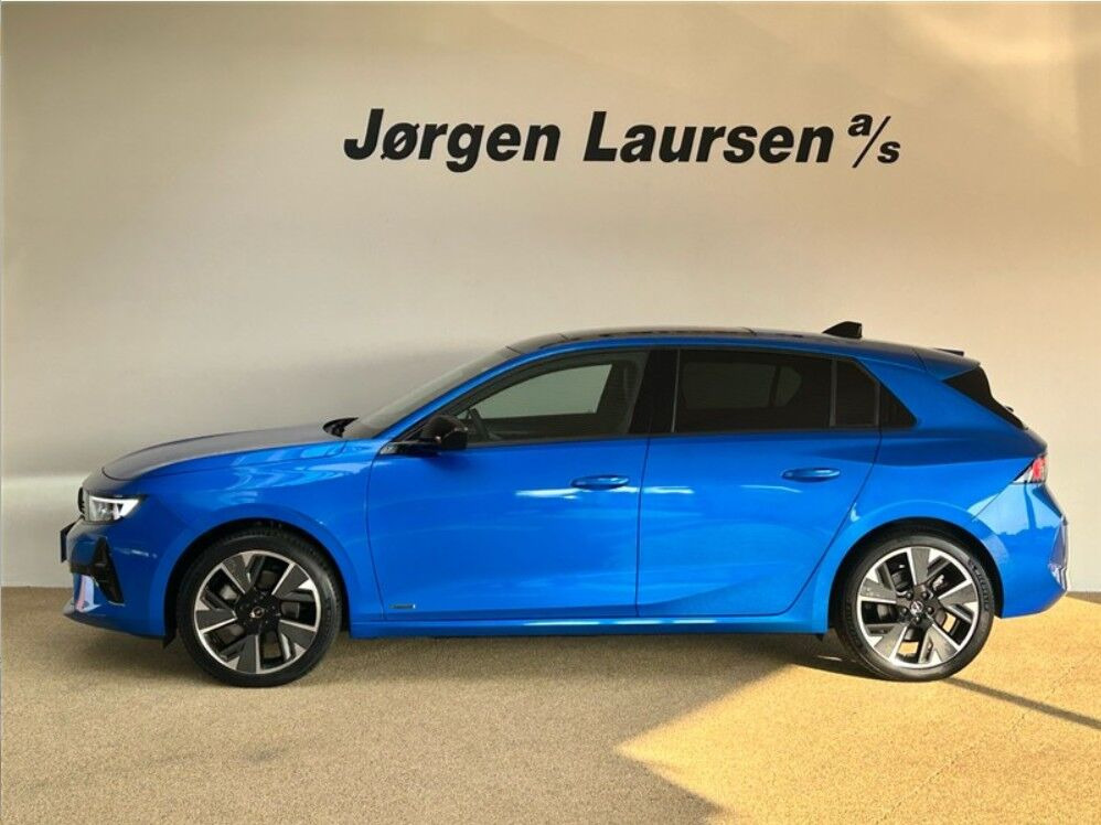 Blå Opel Astra-e fra 2025