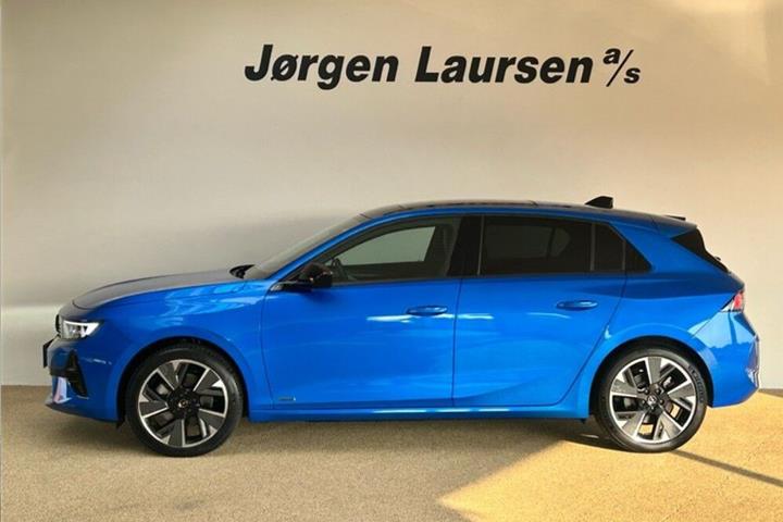 Blå Opel Astra-e fra 2025