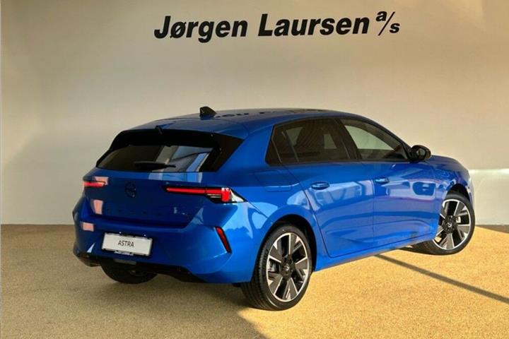 Blå Opel Astra-e fra 2025